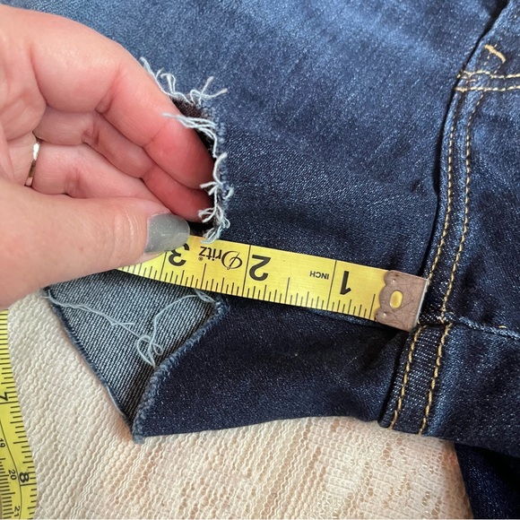 Levi’s dark wash high rise shorts - Picture 7 of 9